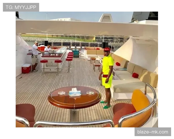 梅威瑟穿的鞋比我家沙发还贵，这日子咋过的啊？